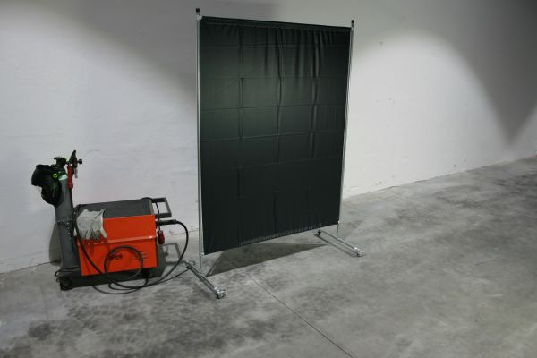 EURO Wand mit Stahlrohrgestell, 4 Rollen, 1,40 x 2,00 m, PVC Vorhang grün R9