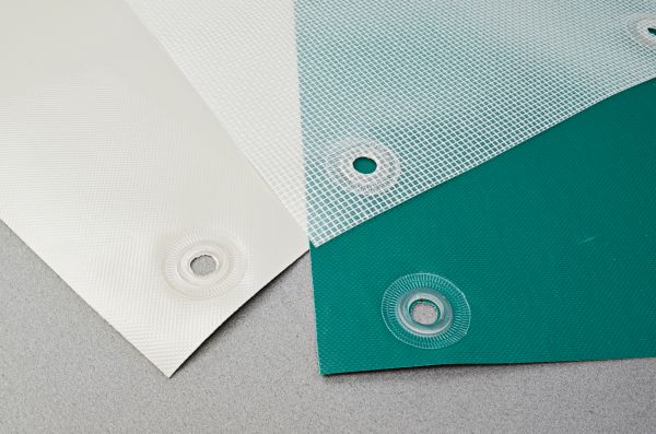 Kunststoffösen zusätzlich angebracht