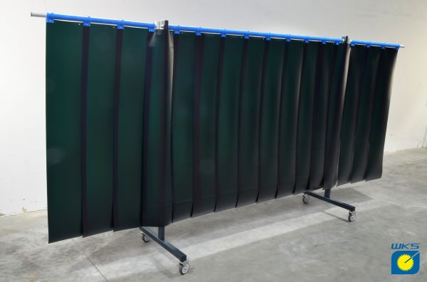 SST6 Schutzwand mit Schwenkarm, 2 x 3,9 m, Lamellen 300 x 2 x 1600 mm, grün R9