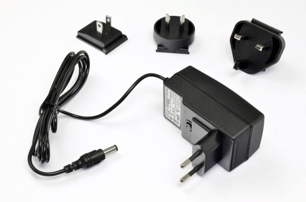 optrel® e3000X Ladegerät mit allen Primärsteckern (EU/AUS/UK/US)